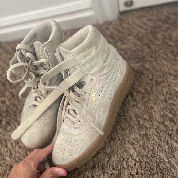 Worn twice I bought 2 small super cute Puma high tops. Excellent condition - Picture 2 of 3